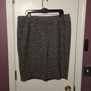 Lane Bryant Size 16 Black White Skirt Stretchy Pencil Straight